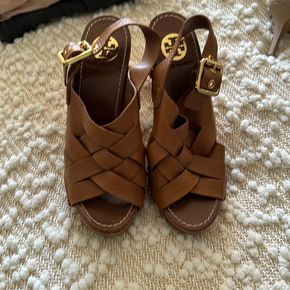Tory Burch heeled sandal with wooden heel and gold hardware 7 1/2. Amazing style